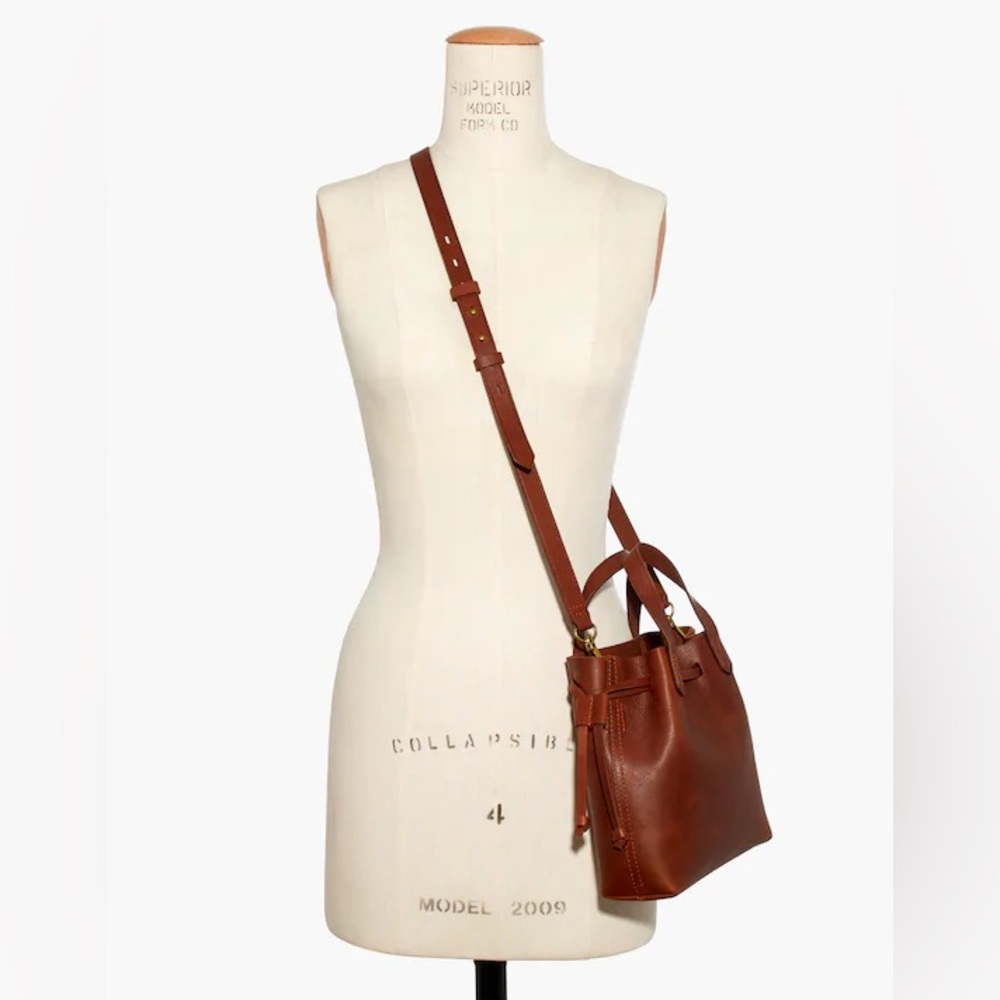 Madewell The Small Drawstring Transport Crossbody Leather Bag - Picture 2 of 16